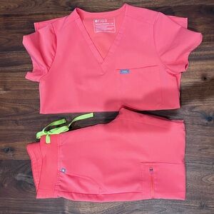 Figs scrub set. XS top and XSP jogger